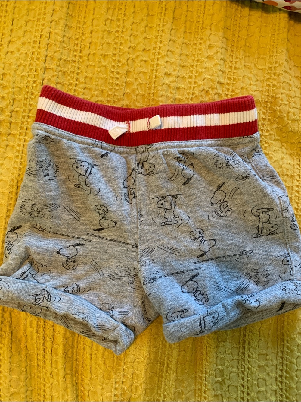 Hanna Andersson Gray Snoopy Print Toddler Shorts with Red Waistband sz 2T